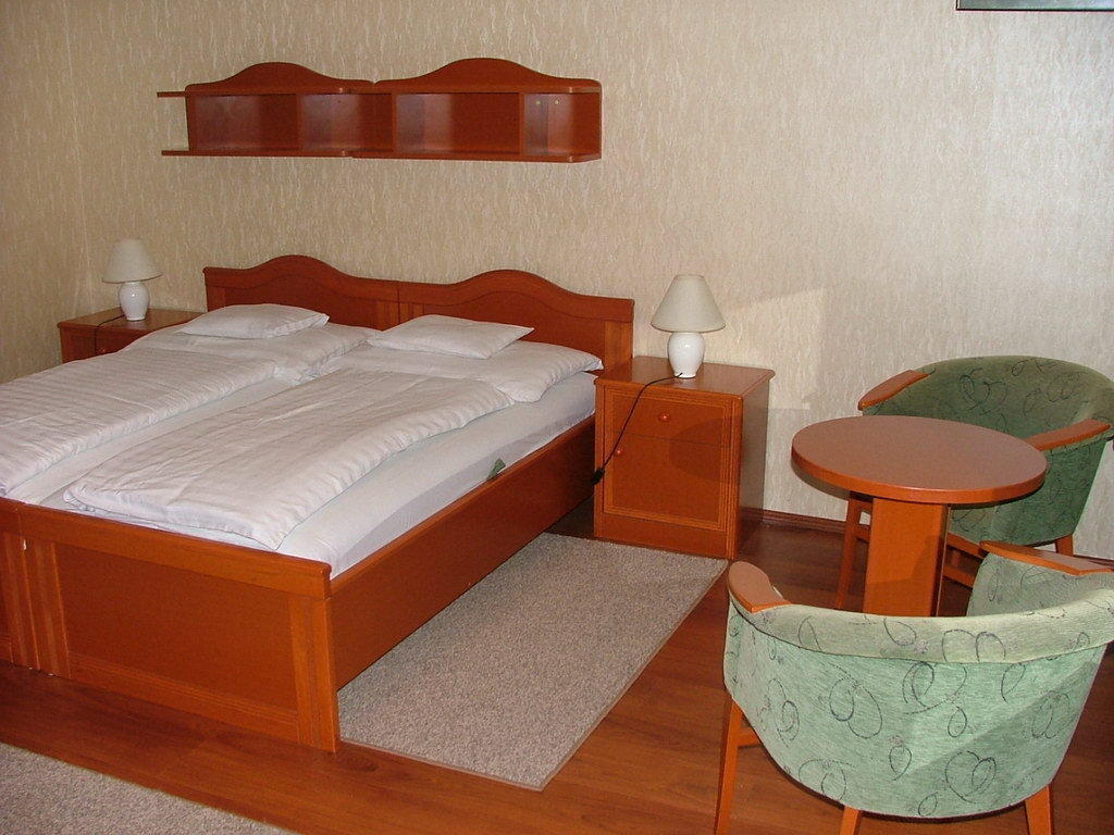 Erdogyongye Etterem Es Panzio Hotell Zalaegerszeg Rum bild