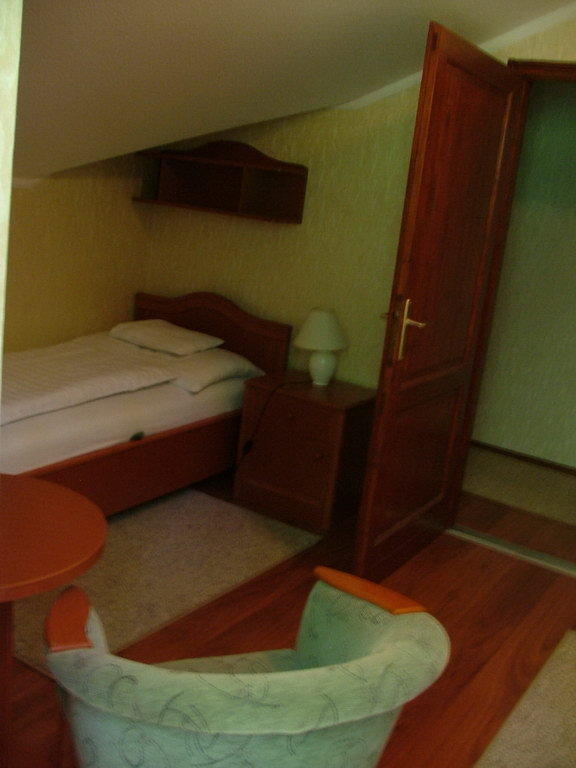 Erdogyongye Etterem Es Panzio Hotell Zalaegerszeg Rum bild