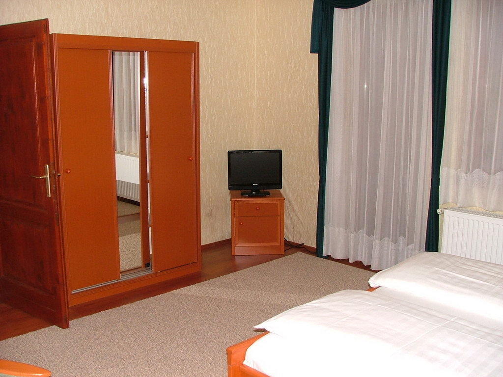 Erdogyongye Etterem Es Panzio Hotell Zalaegerszeg Rum bild
